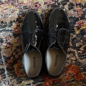 Bates Black Patent Leather Lace-Up Oxfords